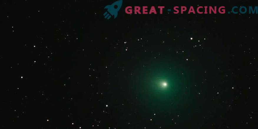 Kodėl Kalėdų kometa atrodo žali?