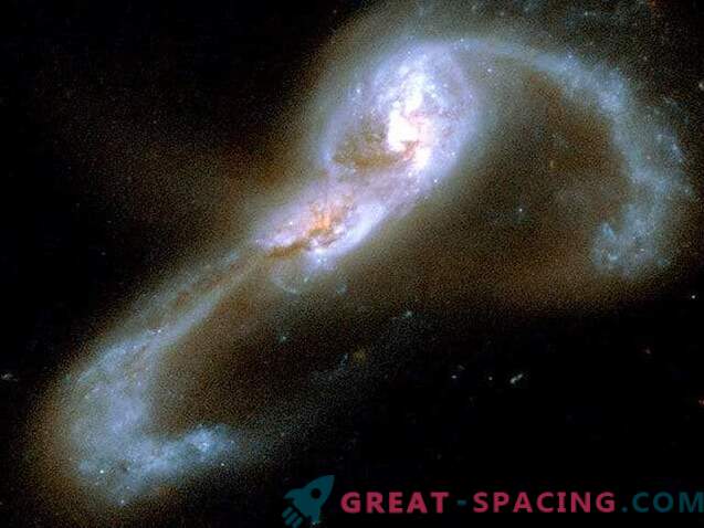Kas yra ryškiausių galaktikų galia?