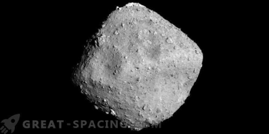 Kosminis laivas ruošiasi fotografuoti asteroidą