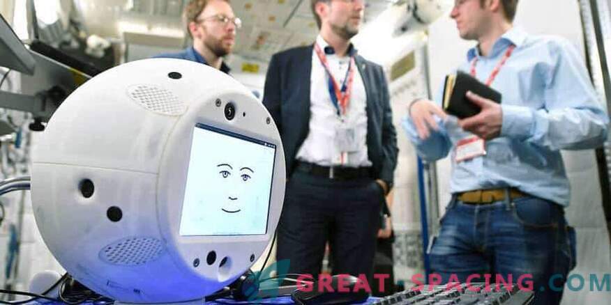 Robotas su AI planuoja įsiveržti į erdvę
