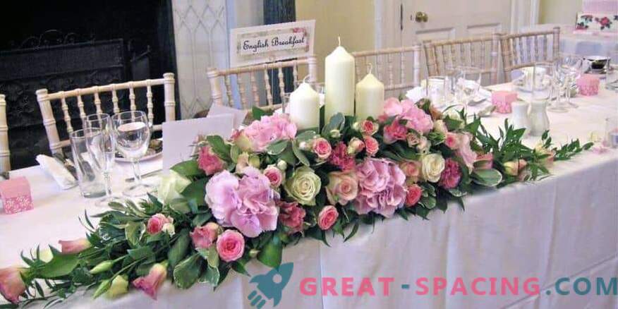Kaip papuošti vestuvių šventę gėlėmis: floristų patarimai